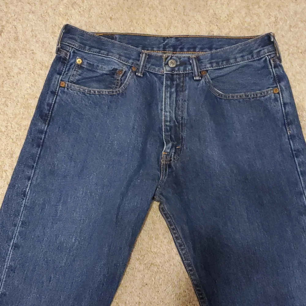 Levi's - Picture 2 of 4